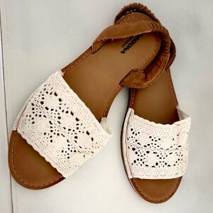 Arizona Jean Company Cream Crochet Sandals